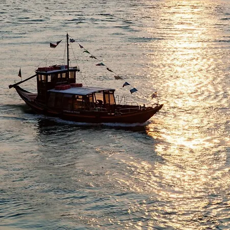 Gardens - Historic House, By Hopstays *