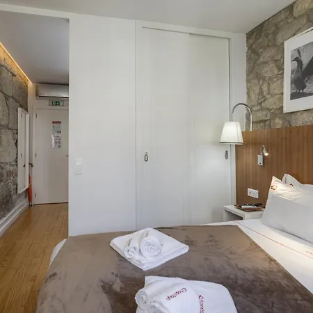 Gardens - Historic House, By Hopstays *