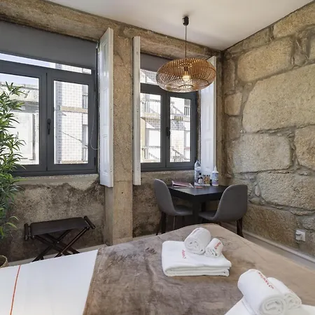 Gardens - Historic House, By Hopstays *