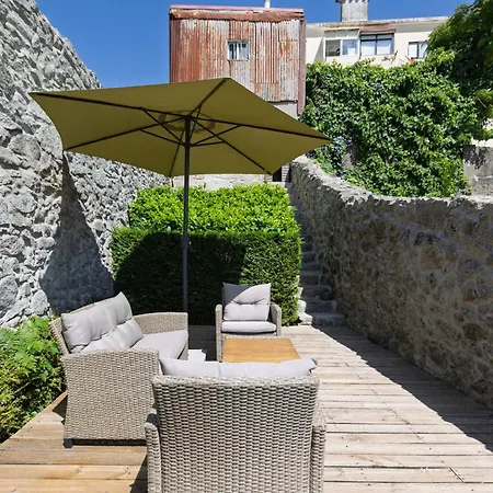 Gardens - Historic House, By Hopstays *