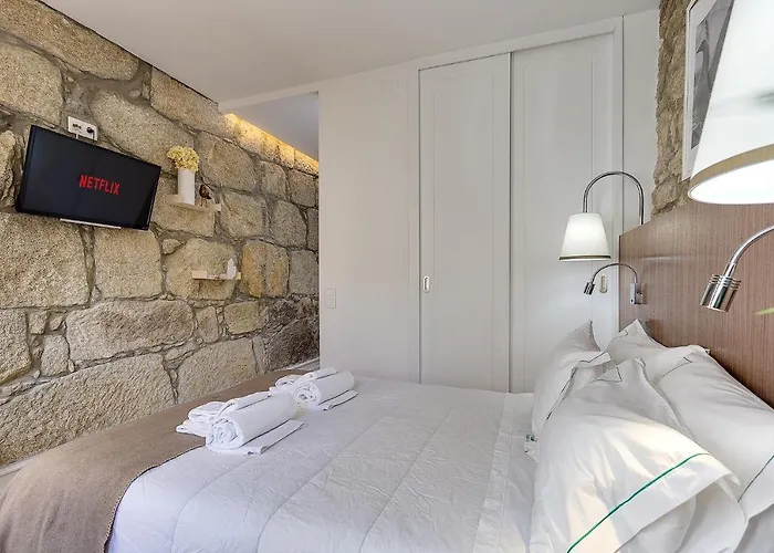 Gardens - Historic House, By Hopstays