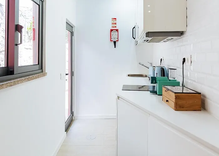 Gardens - Historic House, By Hopstays Apartment *