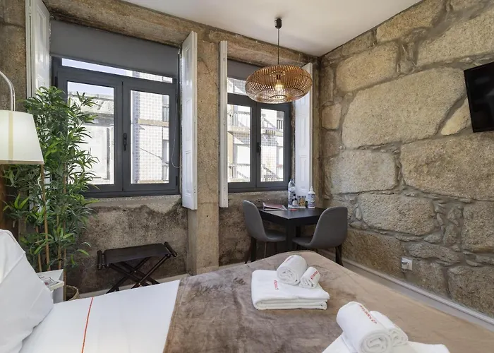 Gardens - Historic House, By Hopstays *