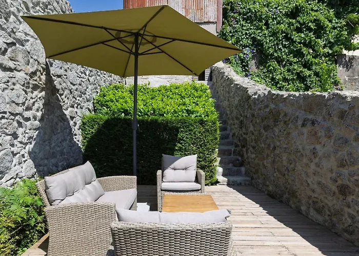 Gardens - Historic House, By Hopstays *