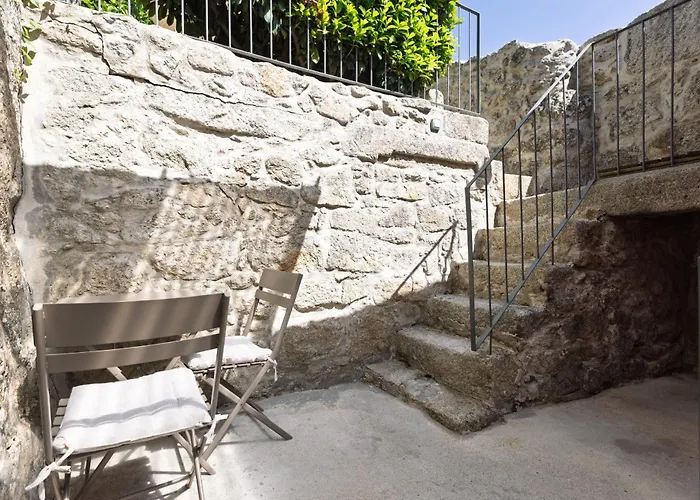 Gardens - Historic House, By Hopstays *