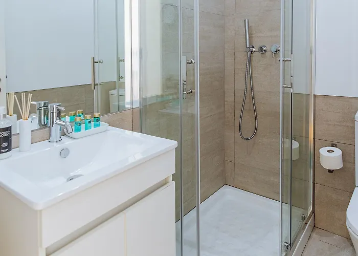 Gardens - Historic House, By Hopstays *