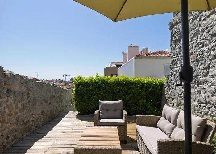 Gardens - Historic House, By Hopstays