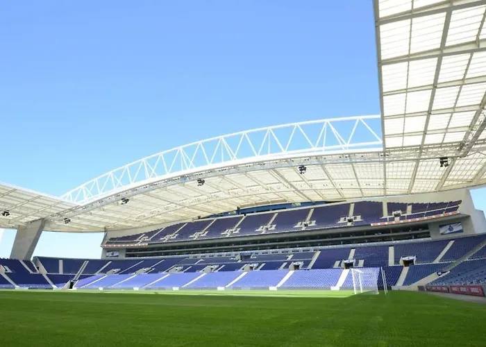 Gardens - Historic House, By Hopstays