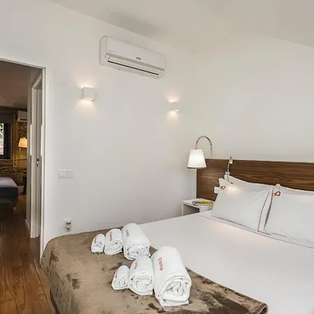 Apartman Gardens - Historic House, By Hopstays *