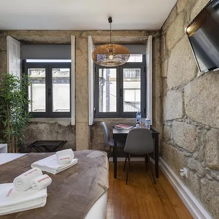 Gardens - Historic House, By Hopstays Apartman *