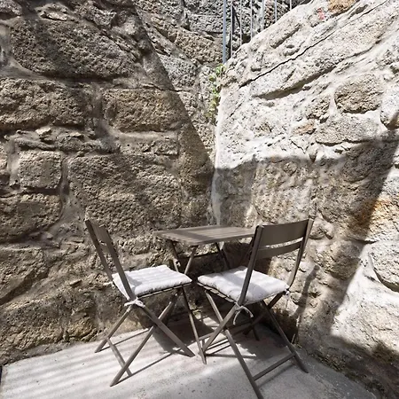 Gardens - Historic House, By Hopstays Apartamento