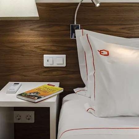 Апартаменты Gardens - Historic House, By Hopstays